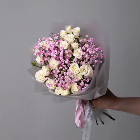 Дуобукет из розовой гипсофилы и белой кустовой розы 