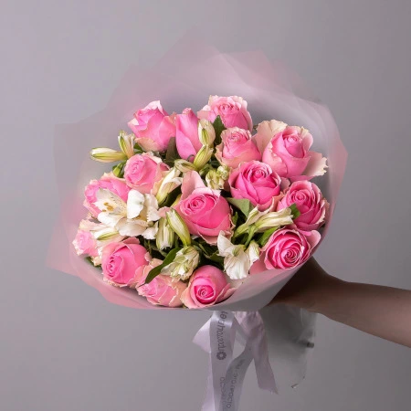 Дуобукет из розовой розы и белой альстромерии 